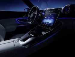 Mercedes-AMG показал салон нового SL