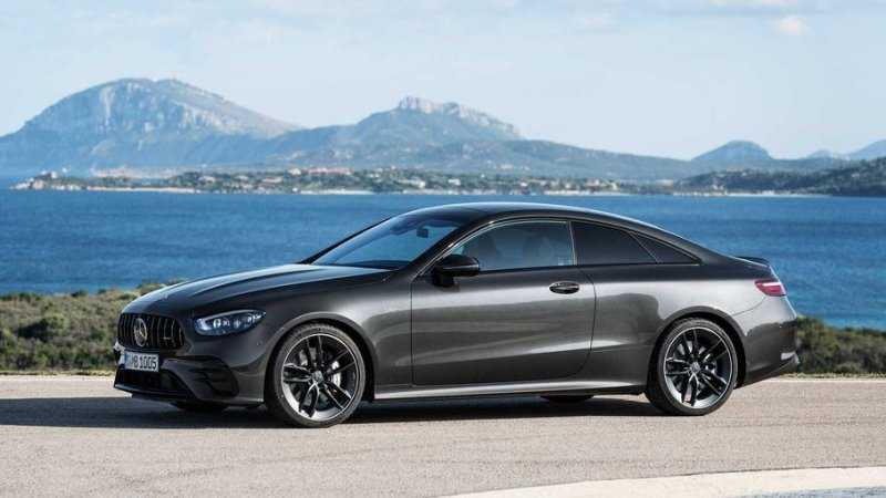 Mercedes-Benz заменит новой моделью сразу две прежних