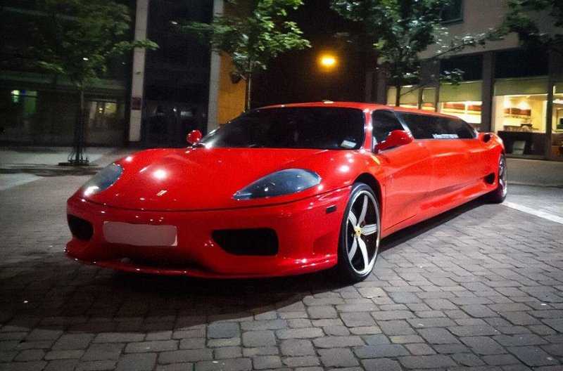 На продажу выставили уникальный Ferrari. Это лимузин и у него восемь мест