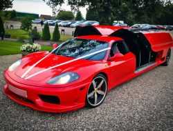 На продажу выставили уникальный Ferrari. Это лимузин и у него восемь мест