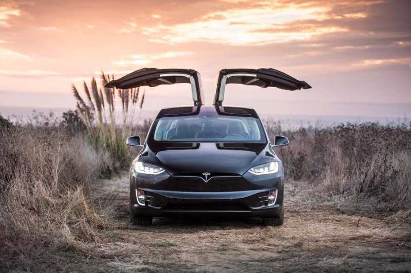 На старых электрокарах Tesla появится обновленный автопилот, но не бесплатно