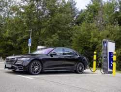 Новый Mercedes-Benz S-Class обзавелся версией с зарядкой от розетки