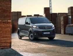Opel Vivaro получил в России «городскую» версию: известны цены
