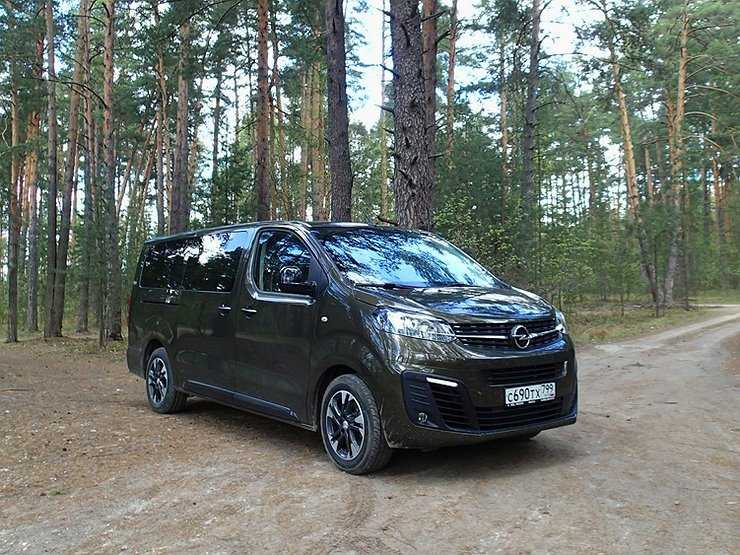 Почему микроавтобус лучше кроссовера: тест-драйв Opel Zafira Life 2021
