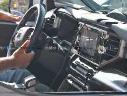 Появились шпионские фотографии салона новой Toyota Tundra
