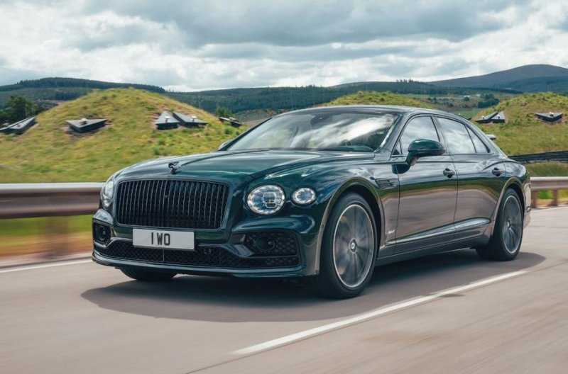 Представлен гибрид Bentley Flying Spur с запасом хода 700 километров