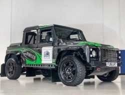Самый быстрый и мощный Land Rover Defender продадут с аукциона
