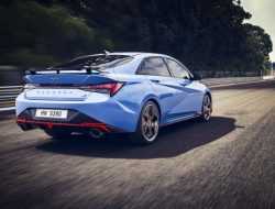 Спортседан Hyundai Elantra N, салон нового Mercedes-AMG SL и гибрид Aston Martin Valhalla: главное за неделю