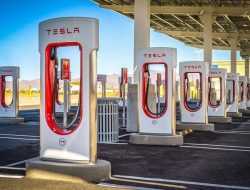 Tesla откроет свои станции зарядки для электрокаров других марок