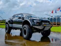 Тяжелый пикап Ford F-250 Super Duty превратили в MegaRaptor