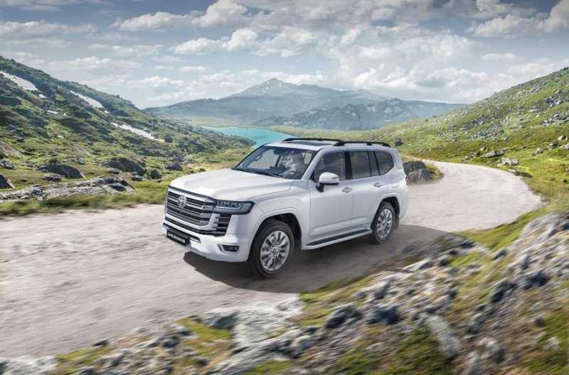 Toyota Land Cruiser 300: названы цены для России