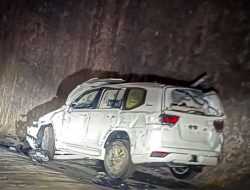 Видео: автовоз с новыми Toyota Land Cruiser 300 попал в аварию. Машины не подлежат ремонту