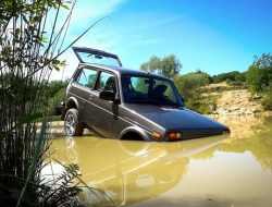 Видео: британские блогеры утопили новую Lada Niva во время тест-драйва