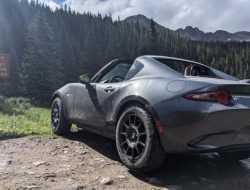 Владелец Mazda MX-5 преодолел на родстере внедорожную трассу для Jeep