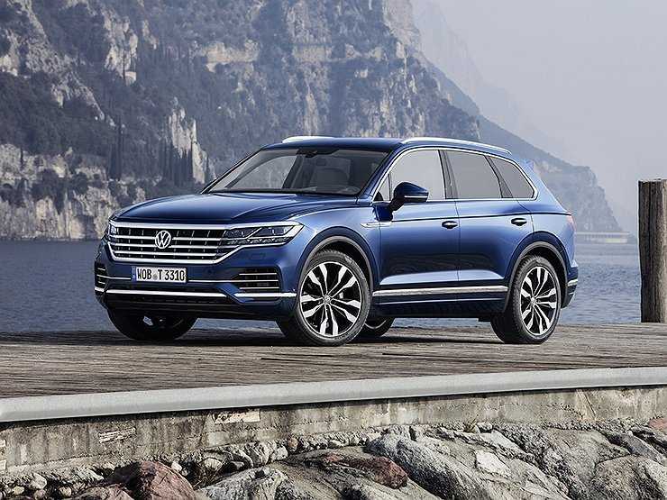Volkswagen Touareg получил в России функцию парковки без водителя