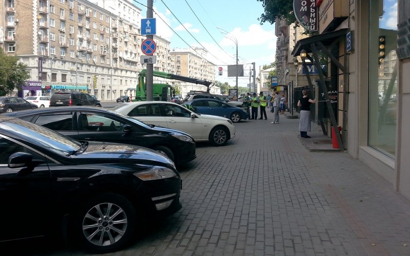 
            За что теперь штрафует ГИБДД: неправильные фары, музыка и другое
        