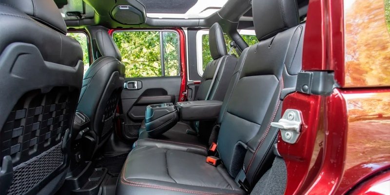 
            Детство в раме. Тест-драйв Jeep Wrangler Rubicon
        
