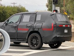 Lexus вывел на тесты внедорожник LX нового поколения