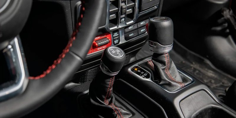 
            Детство в раме. Тест-драйв Jeep Wrangler Rubicon
        