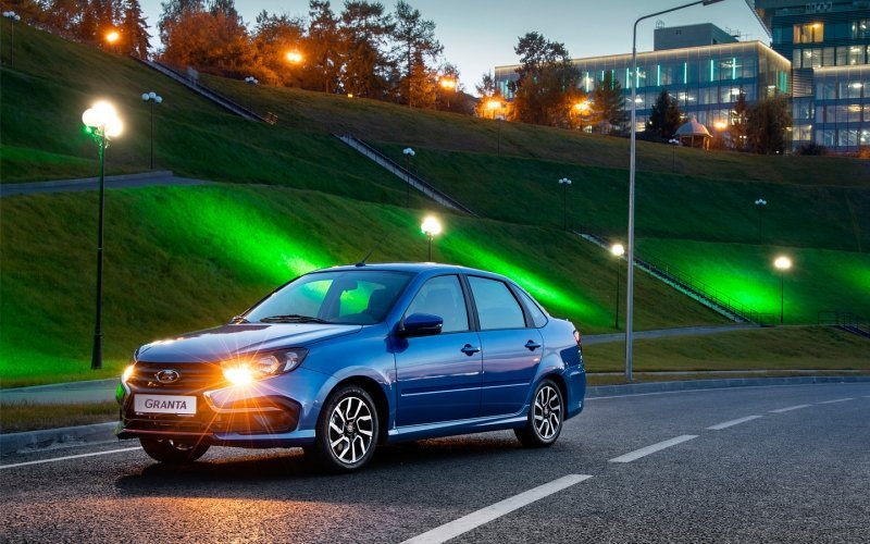 
            АвтоВАЗ выпустит 5 новых Lada: изображения и характеристики
        