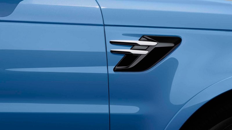 
            В Россию привезут особый 575-сильный Range Rover Sport за ₽12,2 млн
        
