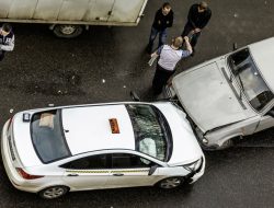 В ГИБДД объяснили, как определить поддельный полис ОСАГО у виновника ДТП