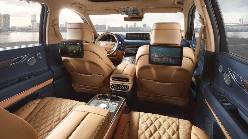 
            Обновленный кроссовер Genesis GV80 получил роскошную 6-местную версию
        