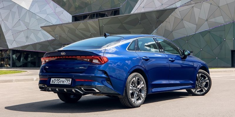 
            Лига чемпионов: сравнительный тест Camry, Kia K5 и Octavia
        