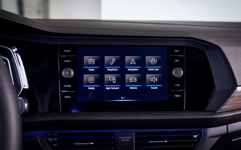 
            Volkswagen модернизировал седан Jetta и добавил ему новый мотор
        