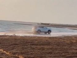 Toyota Fortuner перевернулся во время пляжного дрифта. Видео