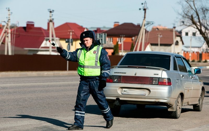 
            Что нужно сказать ГИБДД, если остановили за сплошную. Инструкция
        