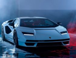 Lamborghini возродила спорткар Countach