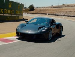 Чемпион Формулы-1 испытал последний Lotus с классическим мотором. Видео