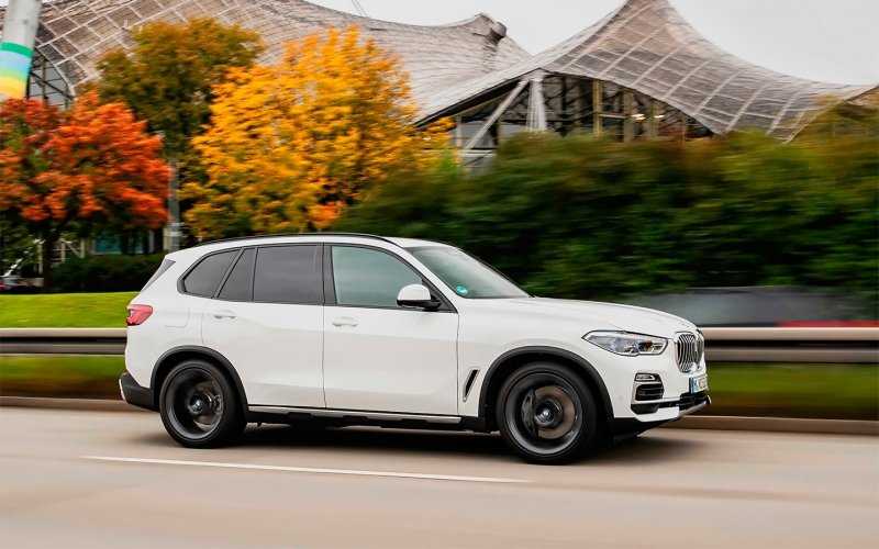
            BMW объявила о повышении цен на автомобили в России
        