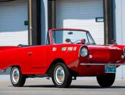 Малолитражный кабриолет-амфибию Amphicar выставят на аукцион. Фото