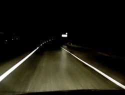 В ГИБДД показали светящуюся разметку