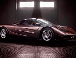 McLaren F1 с пробегом менее 400 км продали на аукционе за $20 млн