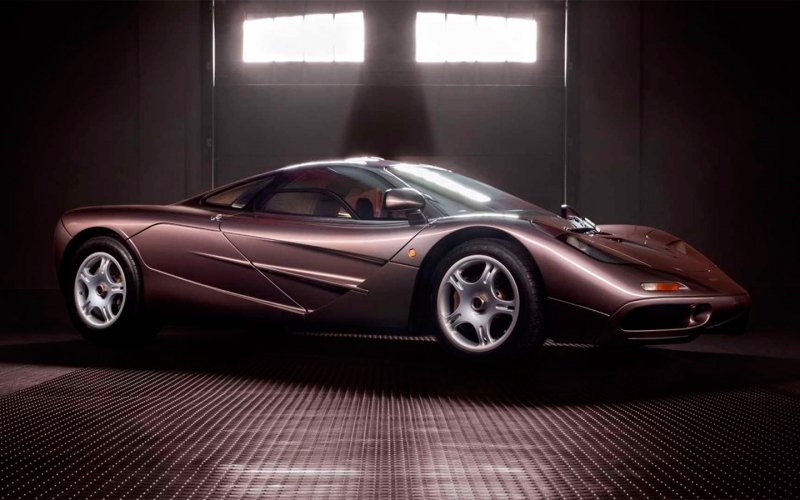 
            McLaren F1 с пробегом менее 400 км продали на аукционе за $20 млн
        