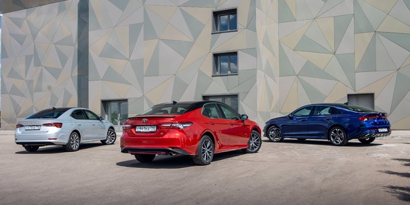 
            Лига чемпионов: сравнительный тест Camry, Kia K5 и Octavia
        