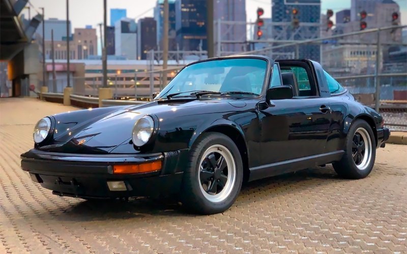 
            Porsche 911 Тома Круза выставили на аукцион. Фото
        