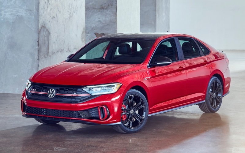
            Volkswagen модернизировал седан Jetta и добавил ему новый мотор
        