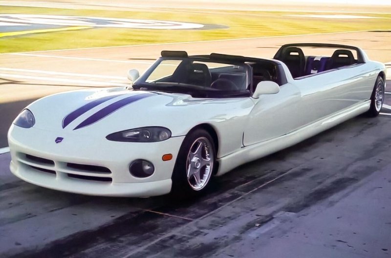 7,6 метра и 12 мест: уникальный лимузин Dodge Viper оказался никому не нужен