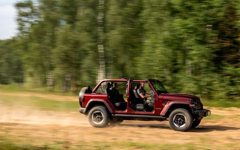 
            Детство в раме. Тест-драйв Jeep Wrangler Rubicon
        