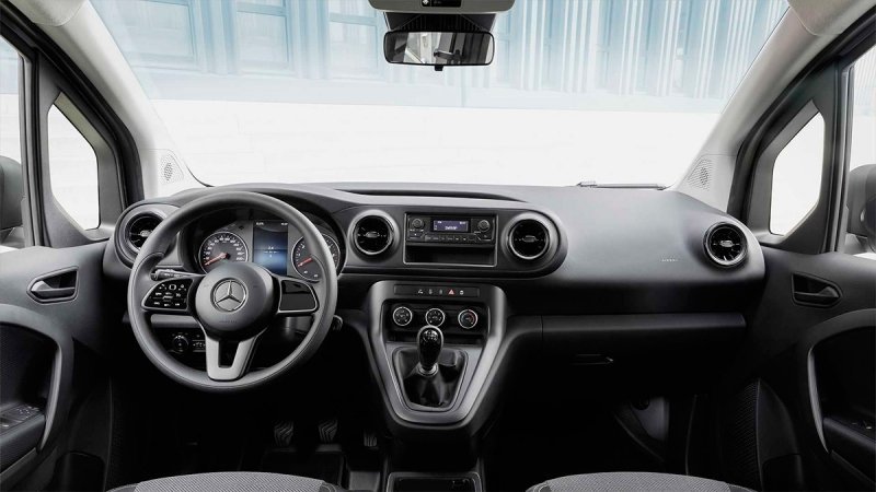 
            Mercedes представил новый компактвэн Citan
        