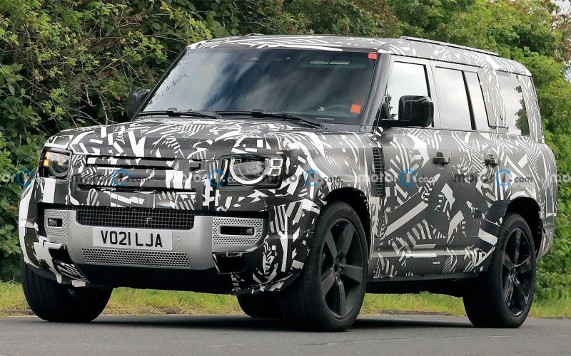 
            Land Rover Defender с тремя рядами сидений впервые замечен на тестах
        