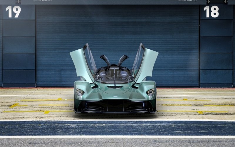 
            Aston Martin выпустил 1150-сильный гиперкар без крыши
        