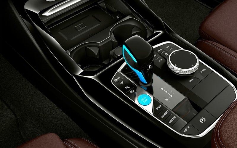 
            BMW представила обновленный кроссовер iX3
        