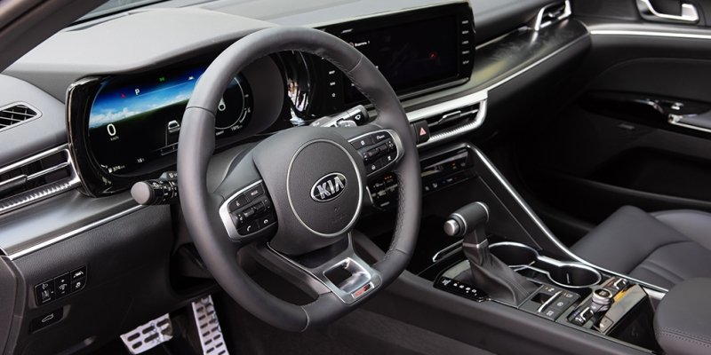 
            Лига чемпионов: сравнительный тест Camry, Kia K5 и Octavia
        