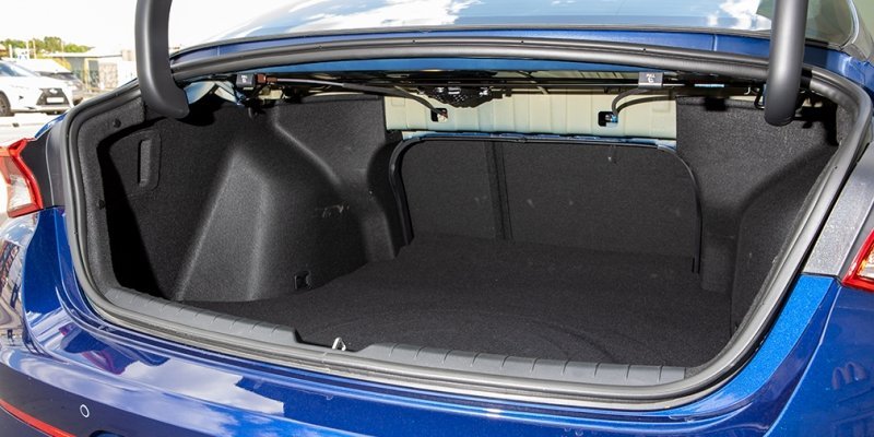 
            Лига чемпионов: сравнительный тест Camry, Kia K5 и Octavia
        
