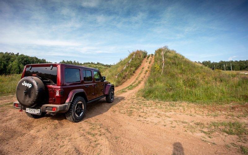 
            Детство в раме. Тест-драйв Jeep Wrangler Rubicon
        